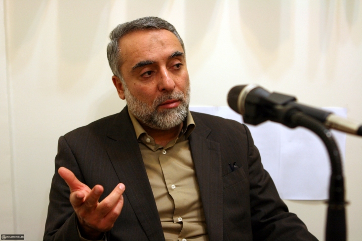 در حضور وزیر بی‌غیرت ما یک زن تک‌خوانی می‌کند و از بازیگر ضدانقلاب تجلیل می‌کنند/ به بهانه رفع تحریم تمام ارزش‌ها را زیر سوال بردند، الان کم آورده‌اند و می‌گویند برای رفع تحریم‌ها نبود/ اگر نگوییم این کارشان خیانت است، بلاهت و حماقت محض است